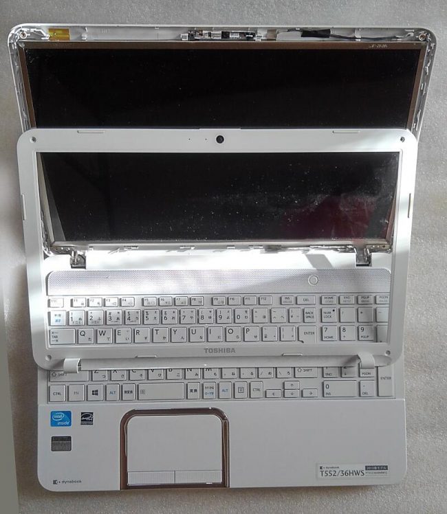 東芝 Dynabook T552 液晶パネルの交換 パソコン分解 | パソコン修理ブログ